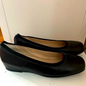 Abeo Black Women's Flats